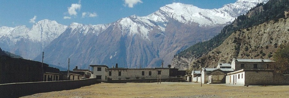 slider-school-nepal-mustang-trekking-himalayas-mountains